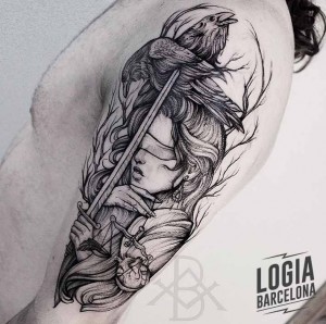 tatuaje_brazo_justicia_cuervos_logia_barcelona_bruno_almeida  